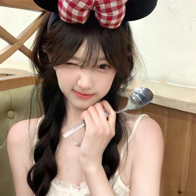 穿粉红色裤子的男孩